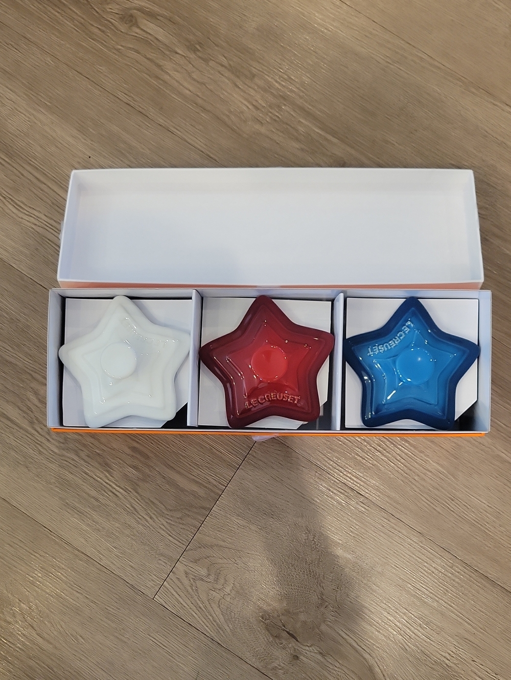 New In Box Le Creuset Retired Patriotic Star Ramekins With Lids